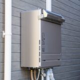 給湯器をつけっぱなしにすると料金はどうなる？ガス代・電気代の目安と注意点を徹底解説