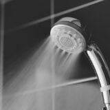 エコキュートの使用中に冷たい水が出るのはなぜ？故障の見分け方と対処法を解説